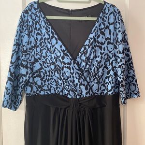 IGIGI Stretch crepe jersey sheath dress, fun abstract print, zip back. GUC